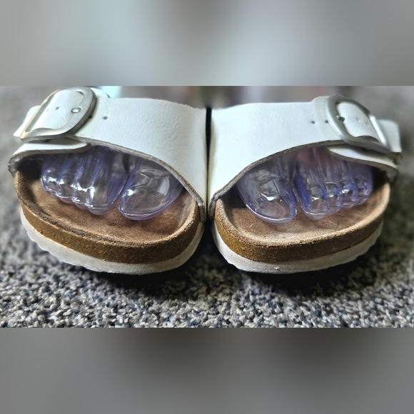 Cushionaire Womens 7M White 2 Strap Leather-Insole Sandals - Picture 4 of 11